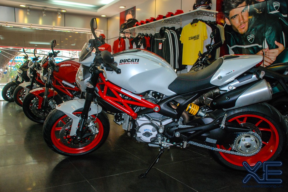 Khám phá hai chiếc Ducati Monster 796 trắng duy nhất Hà Nội ảnh 1