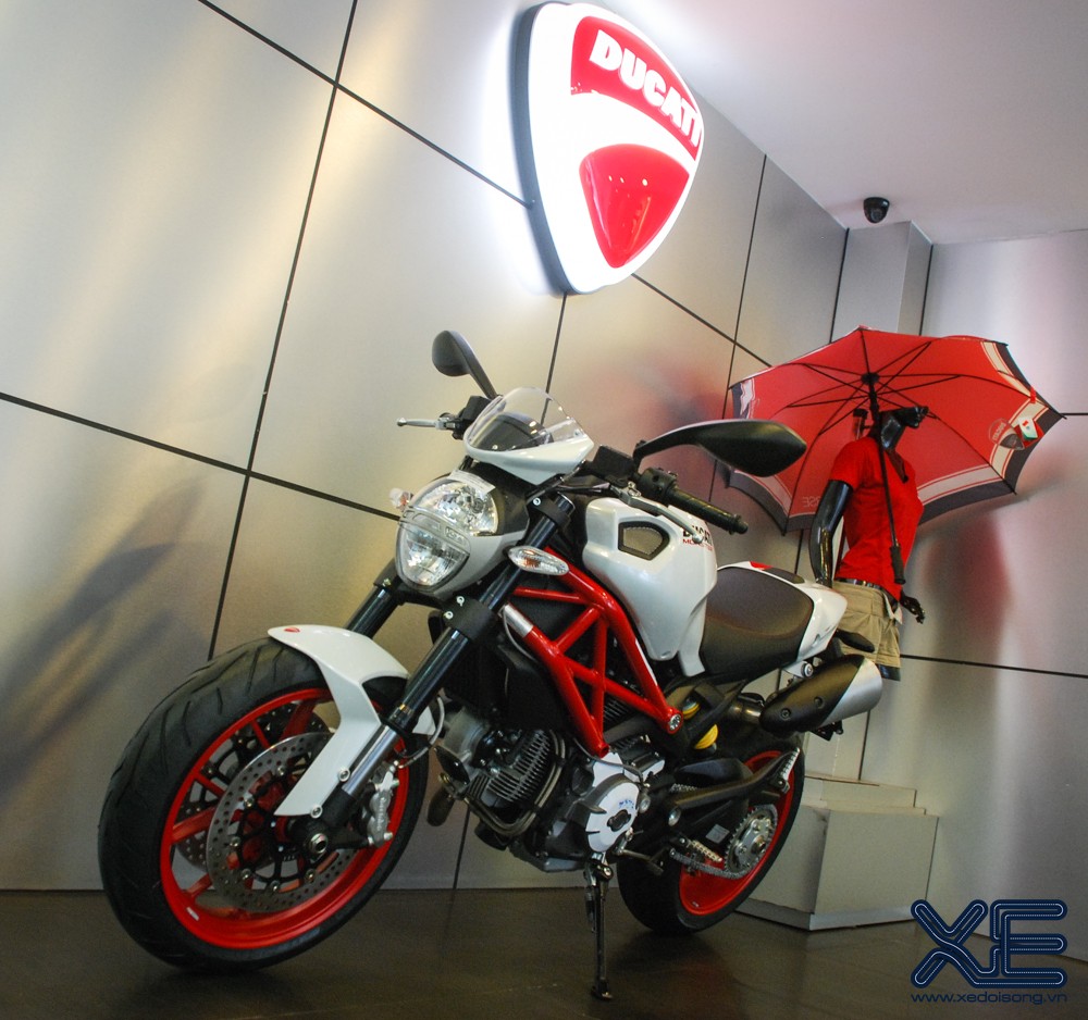 Khám phá hai chiếc Ducati Monster 796 trắng duy nhất Hà Nội ảnh 3