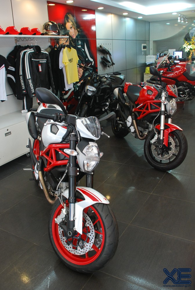 Khám phá hai chiếc Ducati Monster 796 trắng duy nhất Hà Nội ảnh 2