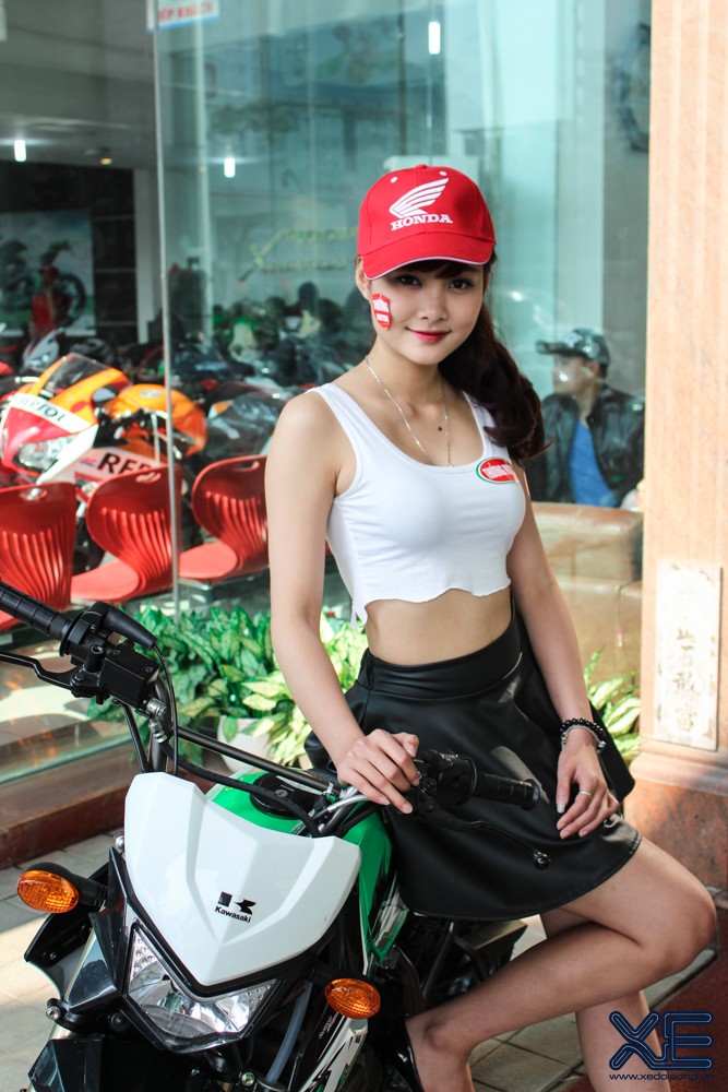 Hot girl Hà Nội cá tính bên Kawasaki KSR Pro ảnh 5