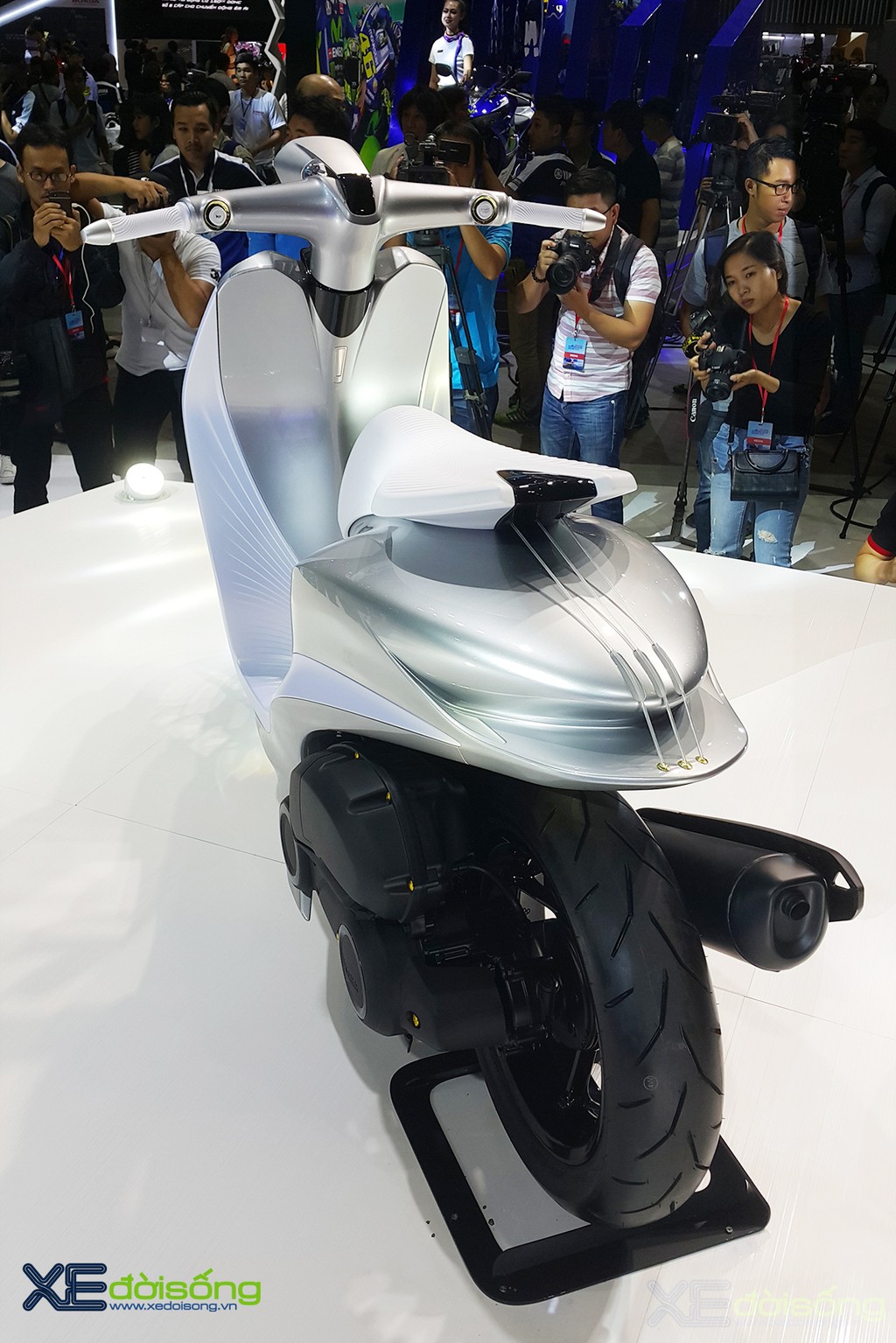 Yamaha Việt Nam lại ra mắt chiếc Glorious Concept tuyệt đẹp tại Triển lãm xe máy ảnh 3