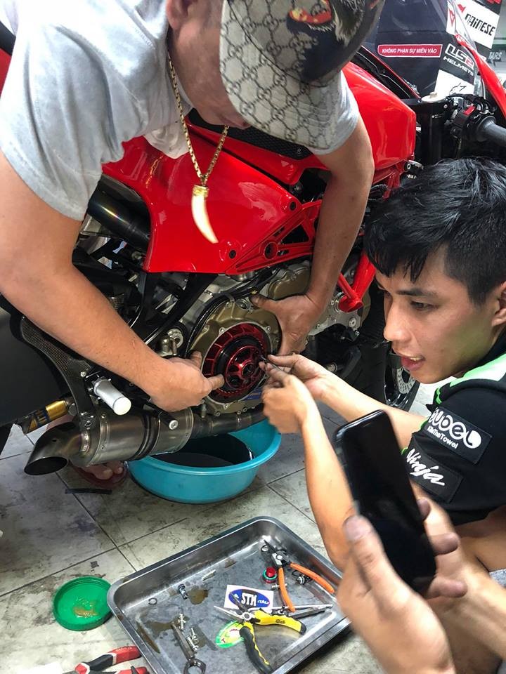 Siêu phẩm tốc độ Ducati Desmosedici RR đầu tiên lăn bánh tại Việt Nam ảnh 24