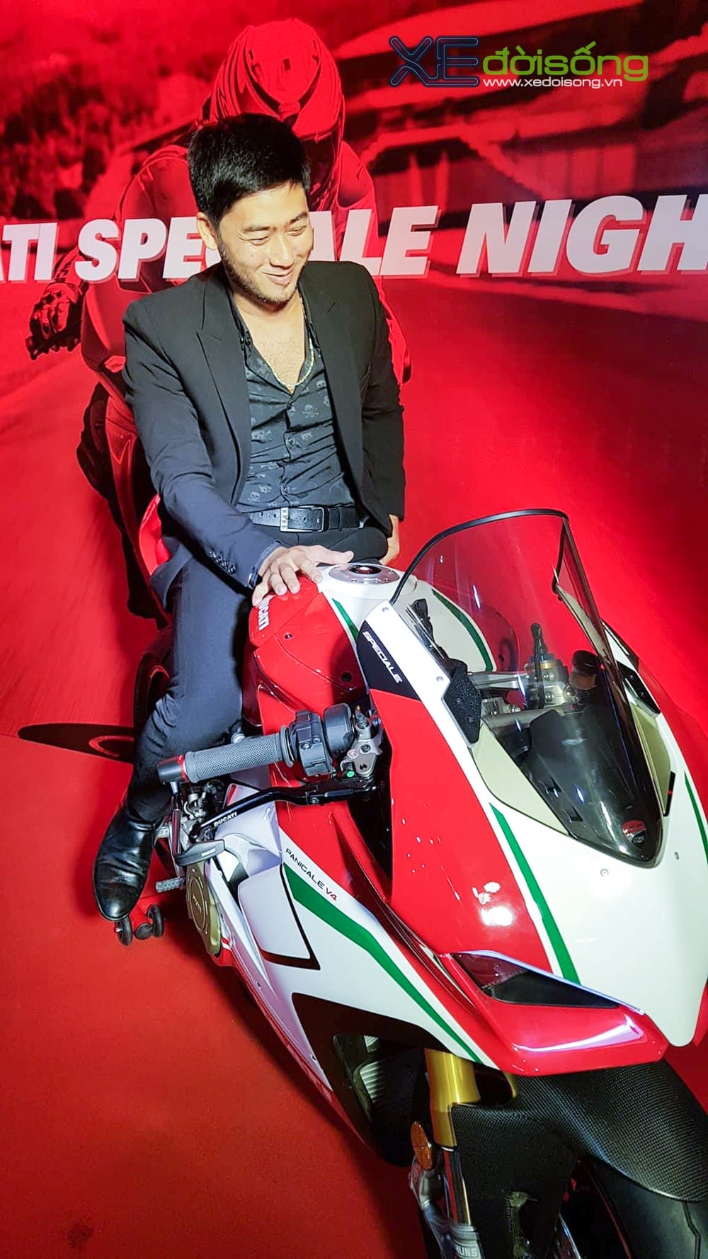 Biker Hà Nội mua Ducati Panigale V4 Speciale đầu tiên Châu Á giá 2 tỷ đồng  ảnh 2