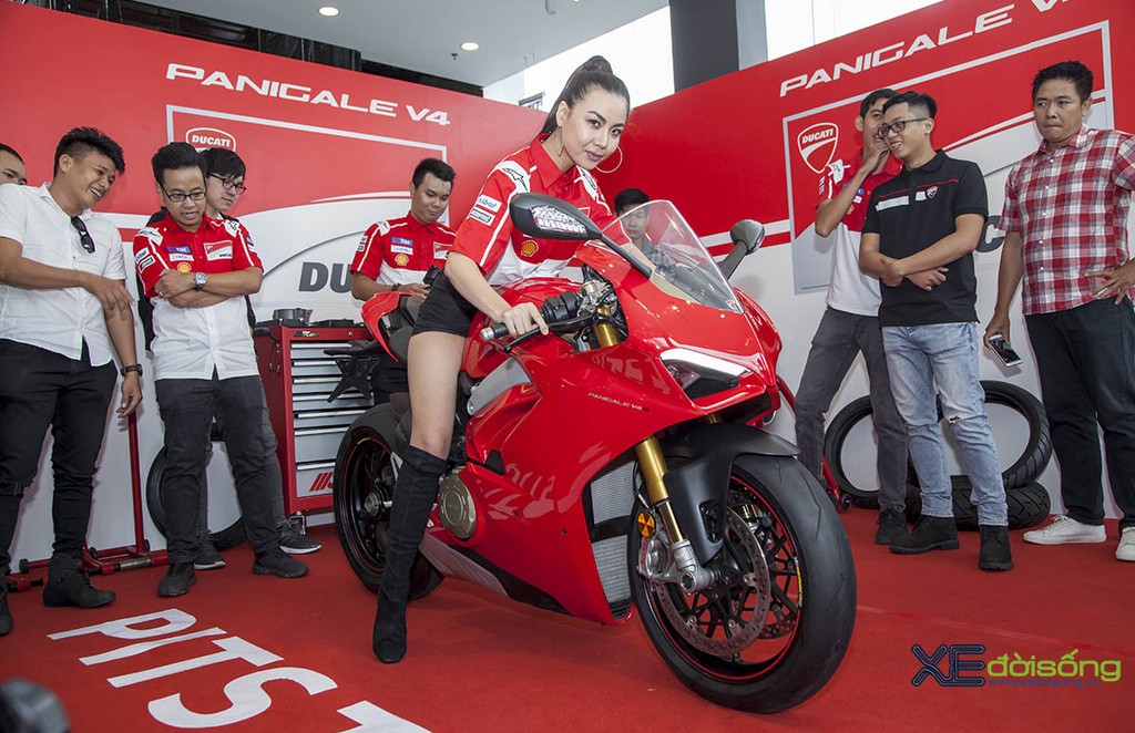 Cận cảnh superbike Ducati Panigale V4 S chính hãng vừa ra mắt Sài Gòn ảnh 1