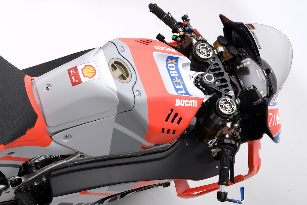 Soi chi tiết xe đua MotoGP Ducati Desmosedici GP18 ảnh 5
