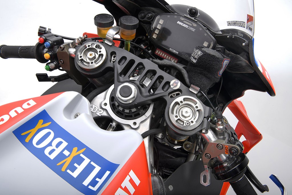 Soi chi tiết xe đua MotoGP Ducati Desmosedici GP18 ảnh 6