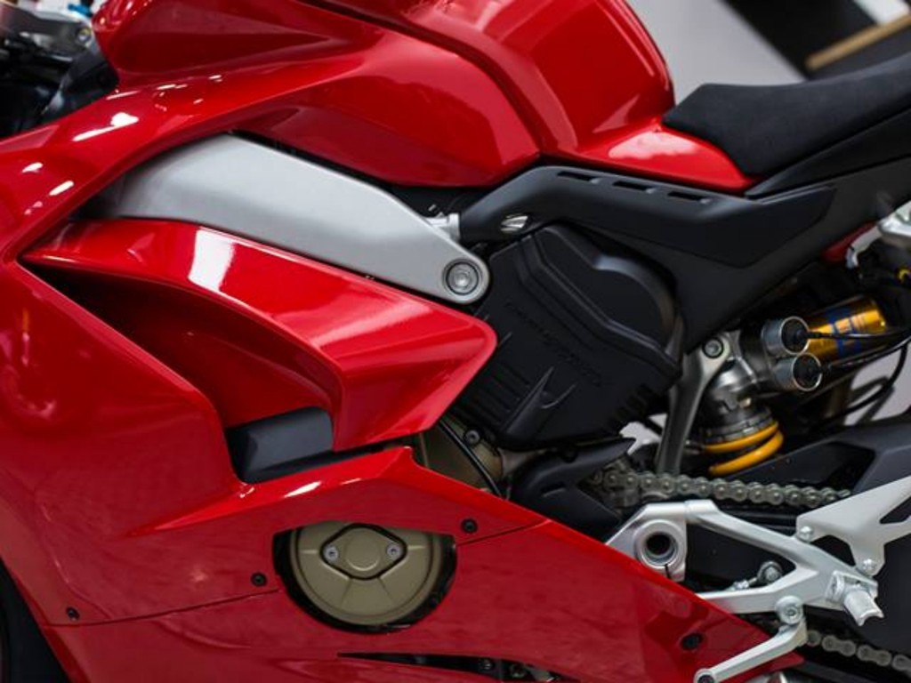 Chi tiết Ducati V4 S đầu tiên về Việt Nam, giá khoảng 1,6 tỷ đồng ảnh 16