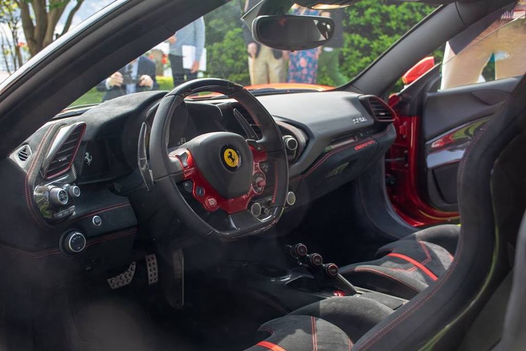 Chiêm ngưỡng siêu xe độc bản Ferrari SP38 “bằng xương bằng thịt“ ảnh 3