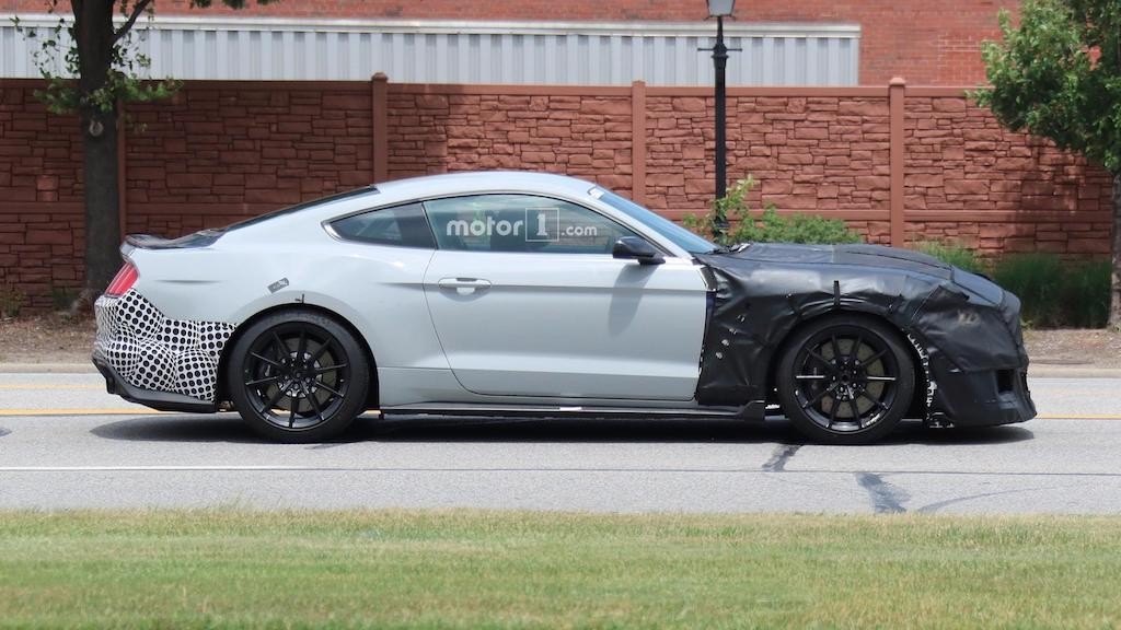 Ford Mustang Shelby GT500 2019 sẽ mạnh hơn 700 mã lực ảnh 2