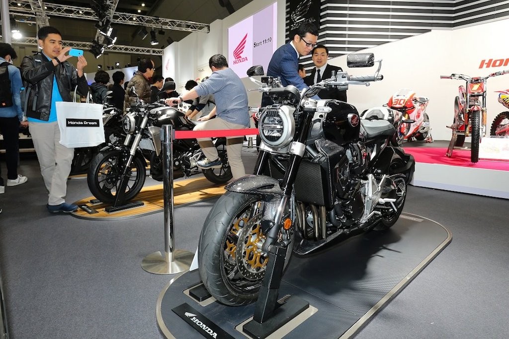 Chiêm ngưỡng naked bike Honda CB1000R độ full carbon cực ngầu ảnh 4
