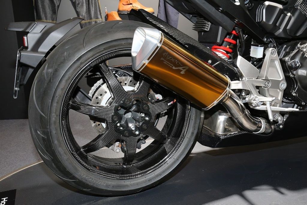 Chiêm ngưỡng naked bike Honda CB1000R độ full carbon cực ngầu ảnh 5