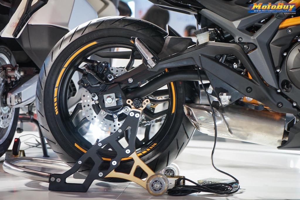 Cận cảnh naked bike “siêu ngầu” Kymco K-Rider 400 dựa trên Kawasaki ảnh 5