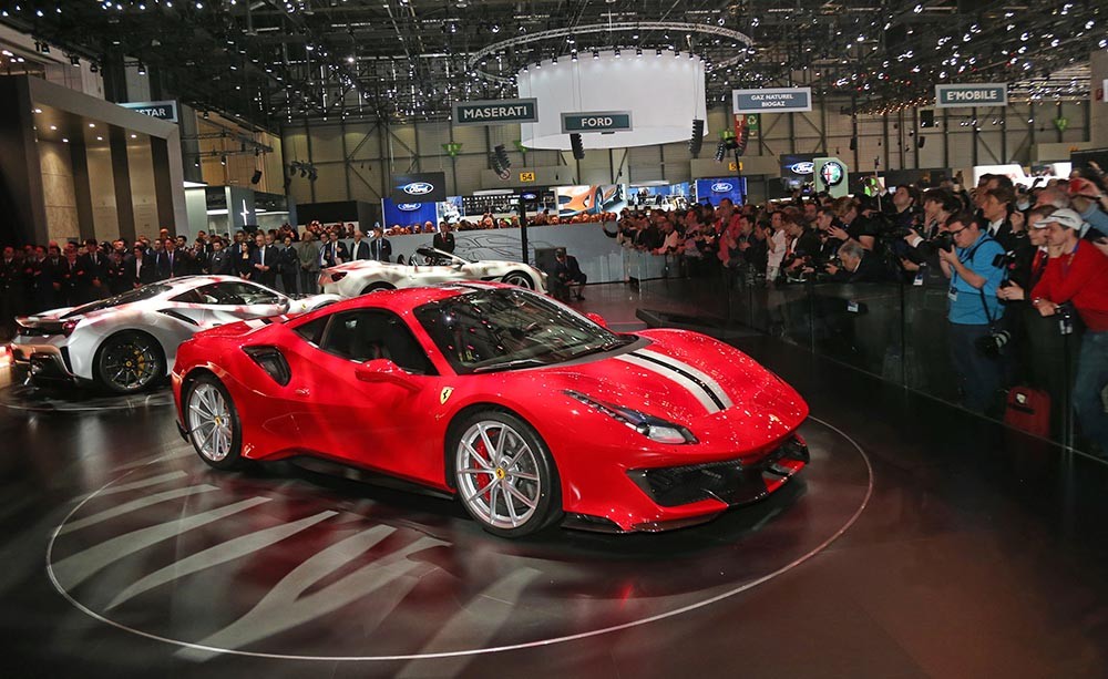 Xem “Át chủ bài” Ferrari 488 PISTA phô diễn hiệu năng siêu việt  ảnh 2
