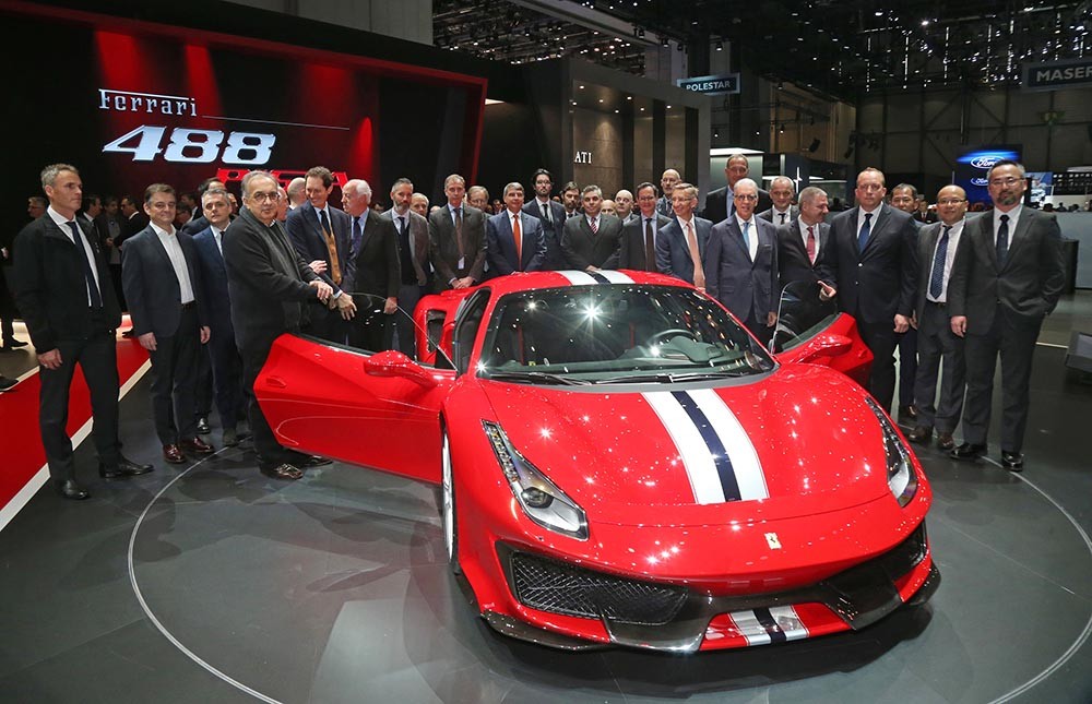 Xem “Át chủ bài” Ferrari 488 PISTA phô diễn hiệu năng siêu việt  ảnh 1