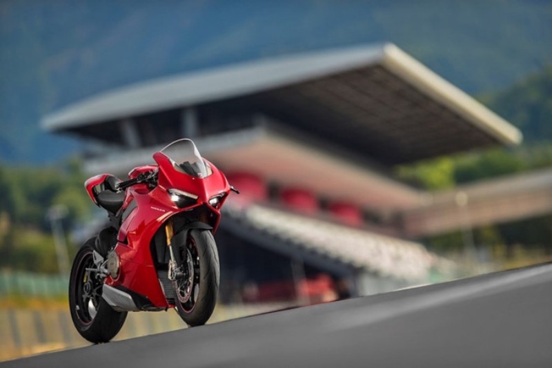 Hàng “hot” Ducati Panigale V4 sử dụng lốp mới có gì đặc biệt? ảnh 1