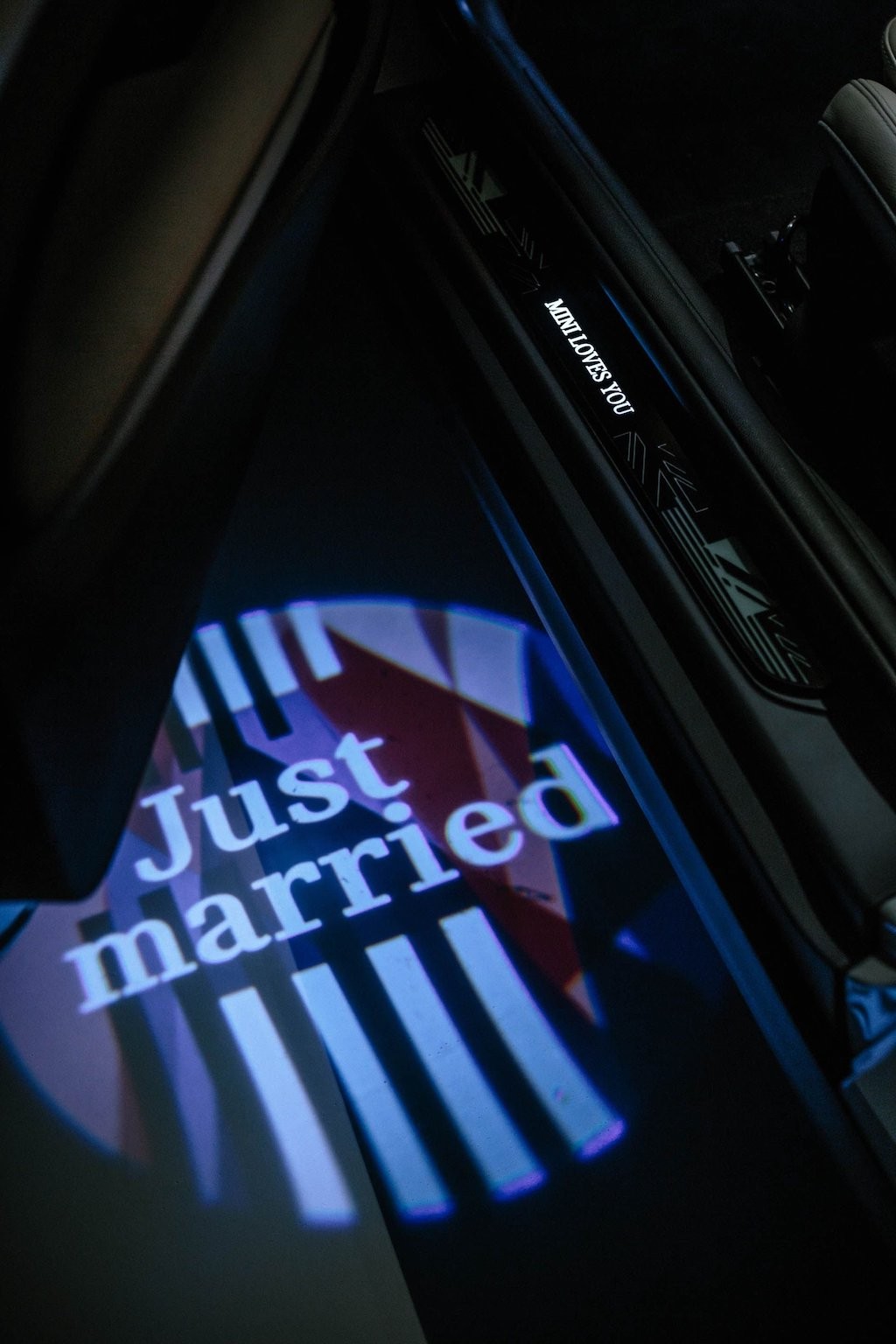 Soi hatchback MINI Cooper S đặc biệt mừng đám cưới Hoàng gia Anh ảnh 4