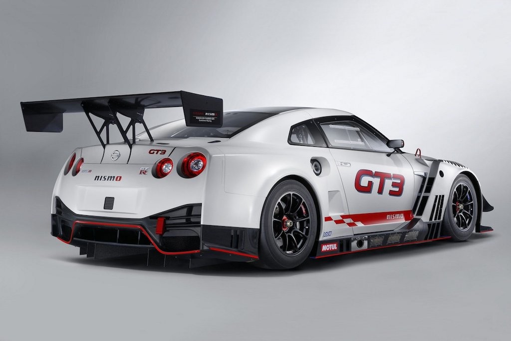 Xe đua Nissan GT-R NISMO GT3 bán cho “dân thường” giá 12,5 tỷ ảnh 2
