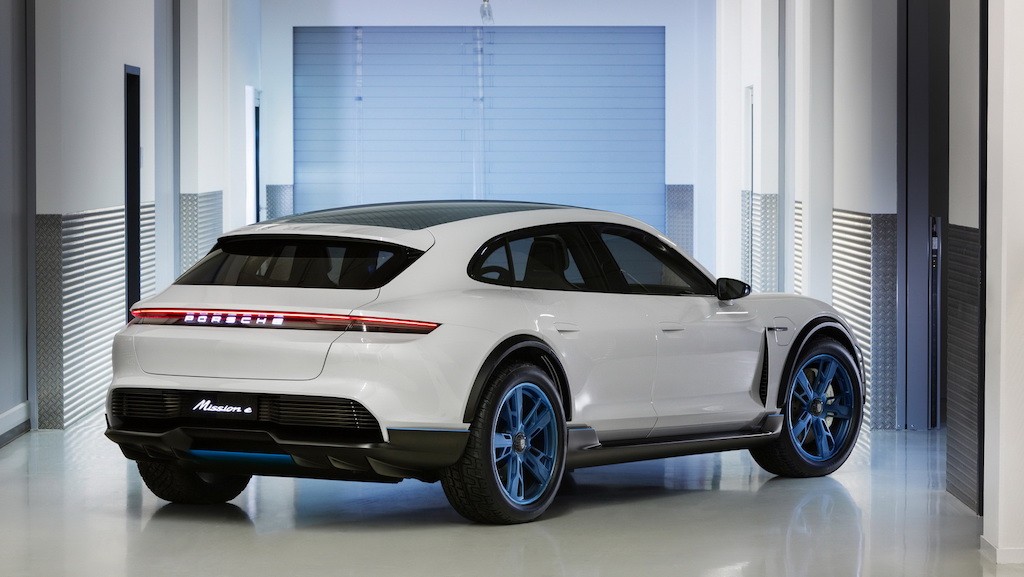 Chưa bán ra, xe điện Porsche Mission E đã có bản crossover ảnh 8