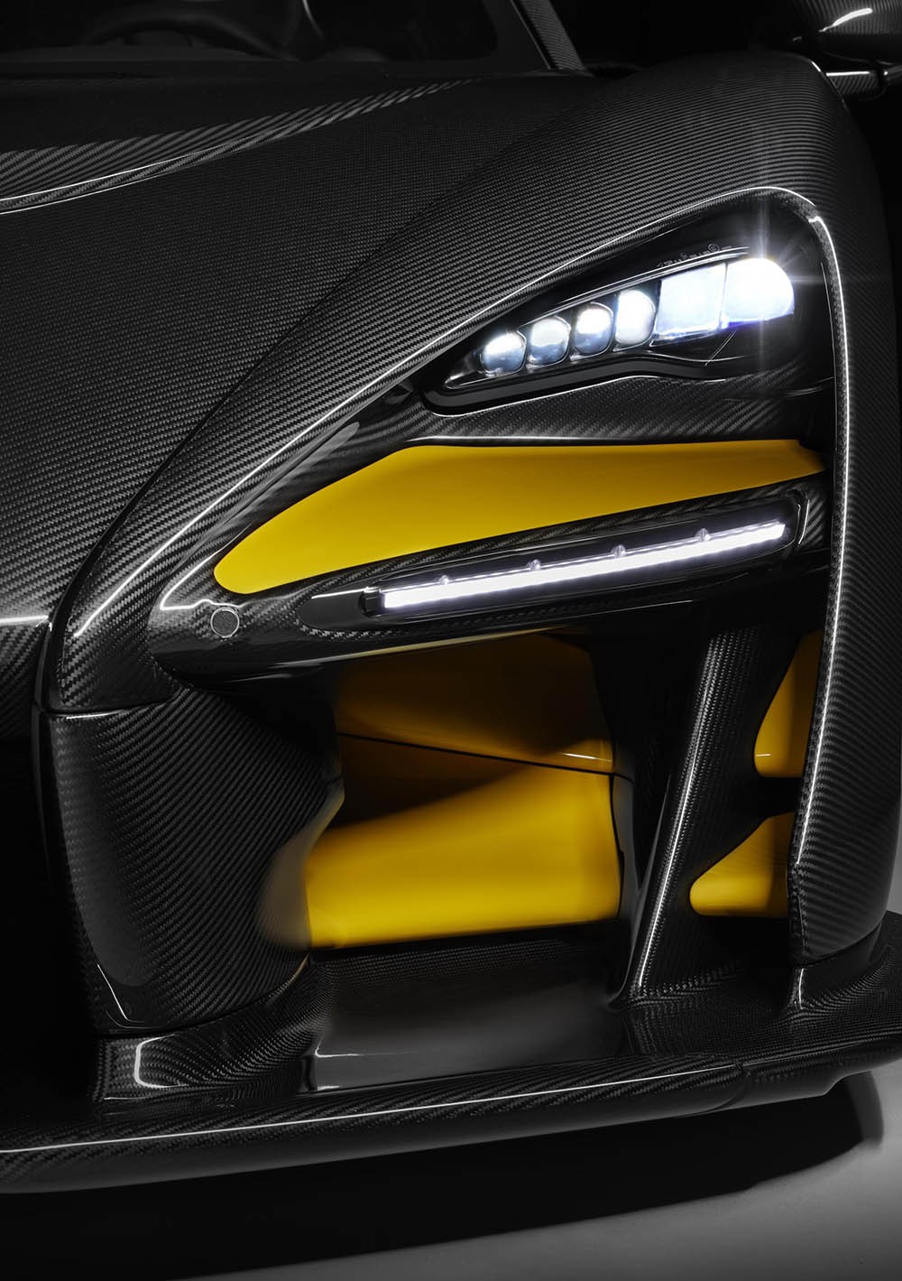 Tốn 9 tỉ đồng để cá nhân hóa McLaren Senna Carbon Theme by MSO ảnh 6