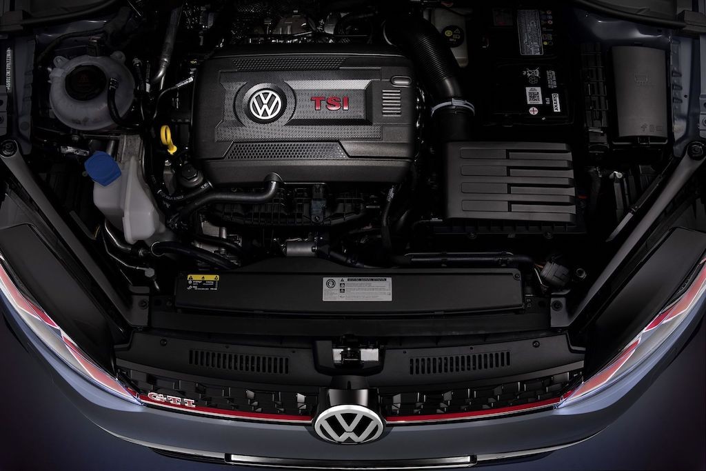 Hatchback thể thao Volkswagen Golf GTI TCR chính thức ra mắt ảnh 2