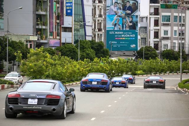 Dàn siêu xe Audi R8 tung tăng trên phố Sài Gòn ảnh 2