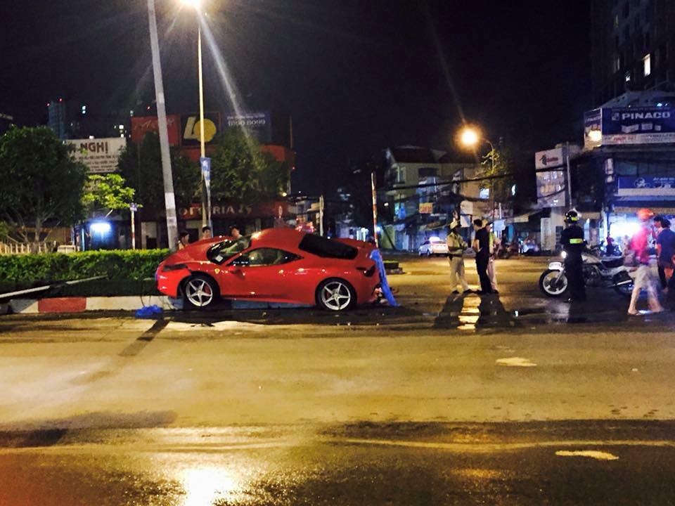 “Ngựa đỏ” Ferrari 458 Italia gặp nạn tại Sài Gòn ảnh 3