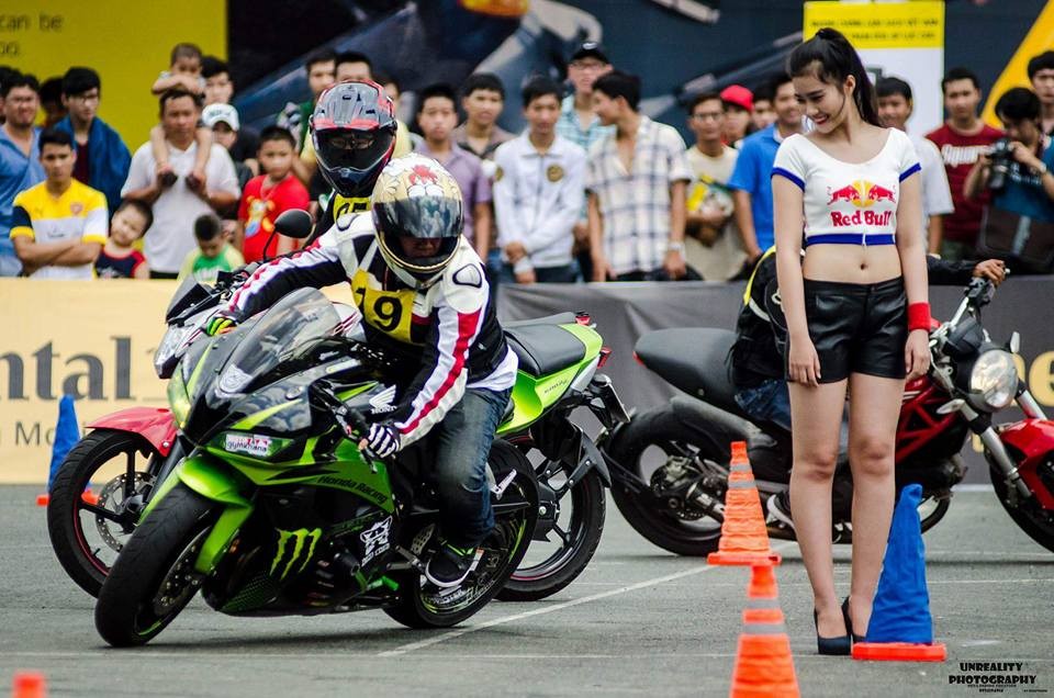Xem các biker Việt thể hiện kỹ năng Gymkhana điêu luyện  ảnh 2