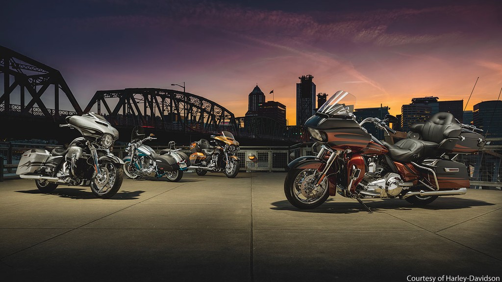 Những hình ảnh đầu tiên về Harley-Davidson CVO Touring 2016 ảnh 2