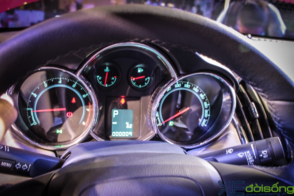 Soi kỹ Chevrolet Cruze 2015 rẻ nhất phân khúc ảnh 39