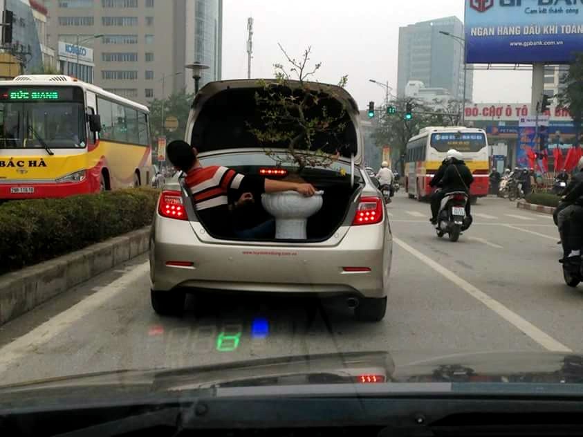 Những hình ảnh giao thông hài hước chỉ có tại Việt Nam ngày Tết ảnh 6