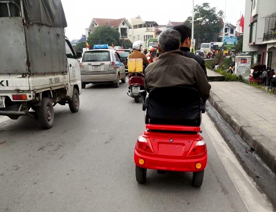 Những hình ảnh giao thông hài hước chỉ có tại Việt Nam ngày Tết ảnh 1