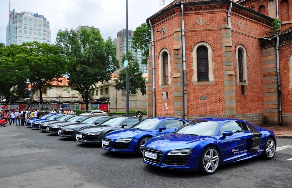 Vì sao Audi đưa 8 siêu xe R8 về Việt Nam? ảnh 1