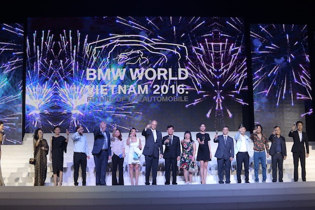 4 ngày triển lãm tại Hà Nội, BMW bán xe bằng cả tháng  ảnh 2