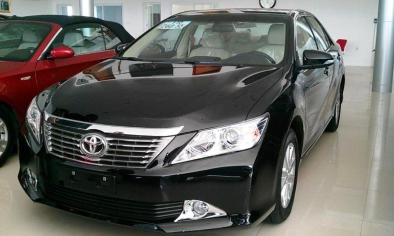 Sắp ra mẫu mới, Toyota Camry ‘tụt dốc’ ảnh 1