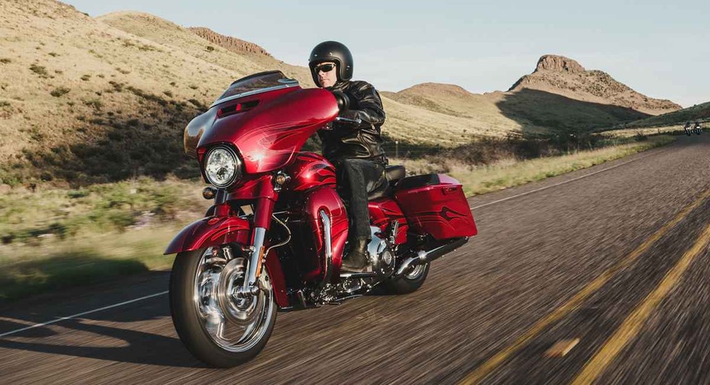 Những hình ảnh đầu tiên về Harley-Davidson CVO Touring 2016 ảnh 1