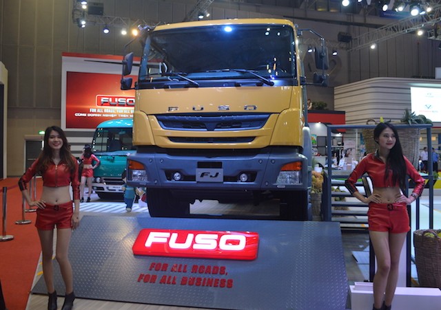 Fuso mang xe tải hạng nặng mới đến VMS 2015 ảnh 1