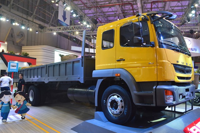 Fuso mang xe tải hạng nặng mới đến VMS 2015 ảnh 2