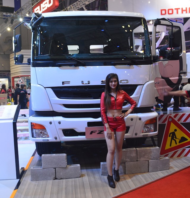 Fuso mang xe tải hạng nặng mới đến VMS 2015 ảnh 3