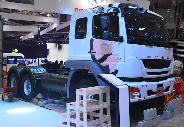 Fuso mang xe tải hạng nặng mới đến VMS 2015 ảnh 4