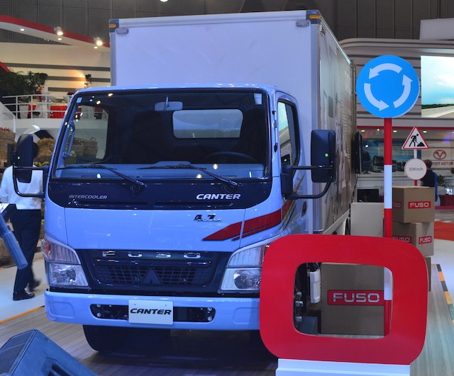 Fuso mang xe tải hạng nặng mới đến VMS 2015 ảnh 5