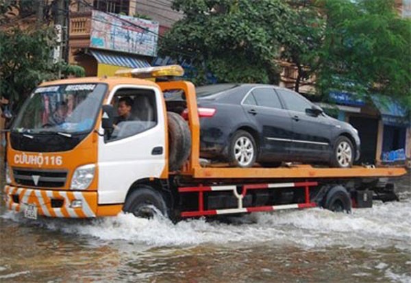 ￼￼￼Mẹo lái xe khi trời mưa lớn và đường ngập nước ảnh 2