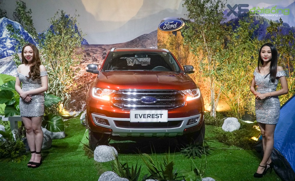 Ford Everest 2018 bản cao cấp nhất gần 1,4 tỷ có gì để đấu Toyota Fortuner? ảnh 1