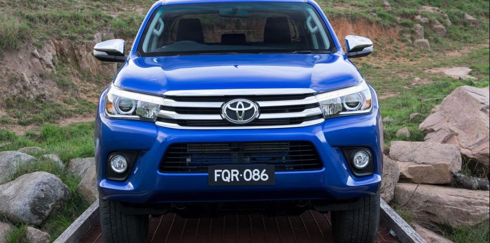 Đánh giá Toyota Hilux 2016 Thiết kế động cơ