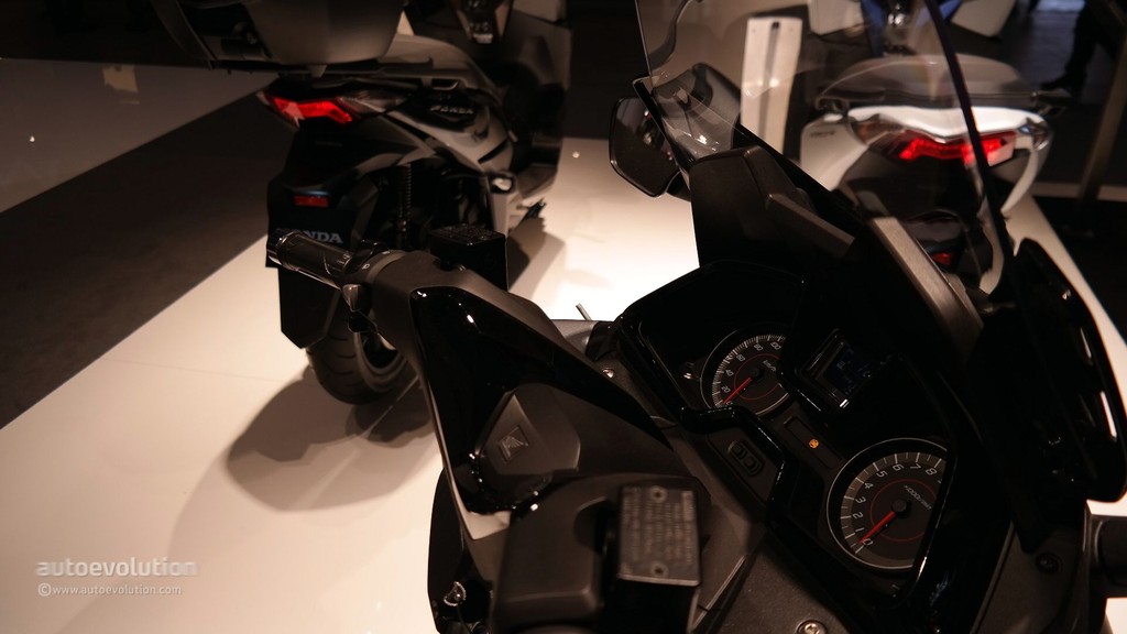 Honda ‘LED hóa’ Forza 125 2015 ảnh 11