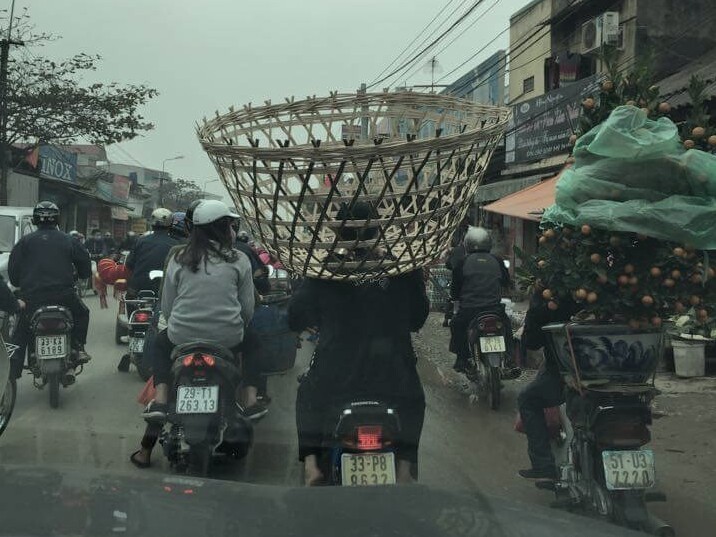 Những hình ảnh giao thông hài hước chỉ có tại Việt Nam ngày Tết ảnh 18