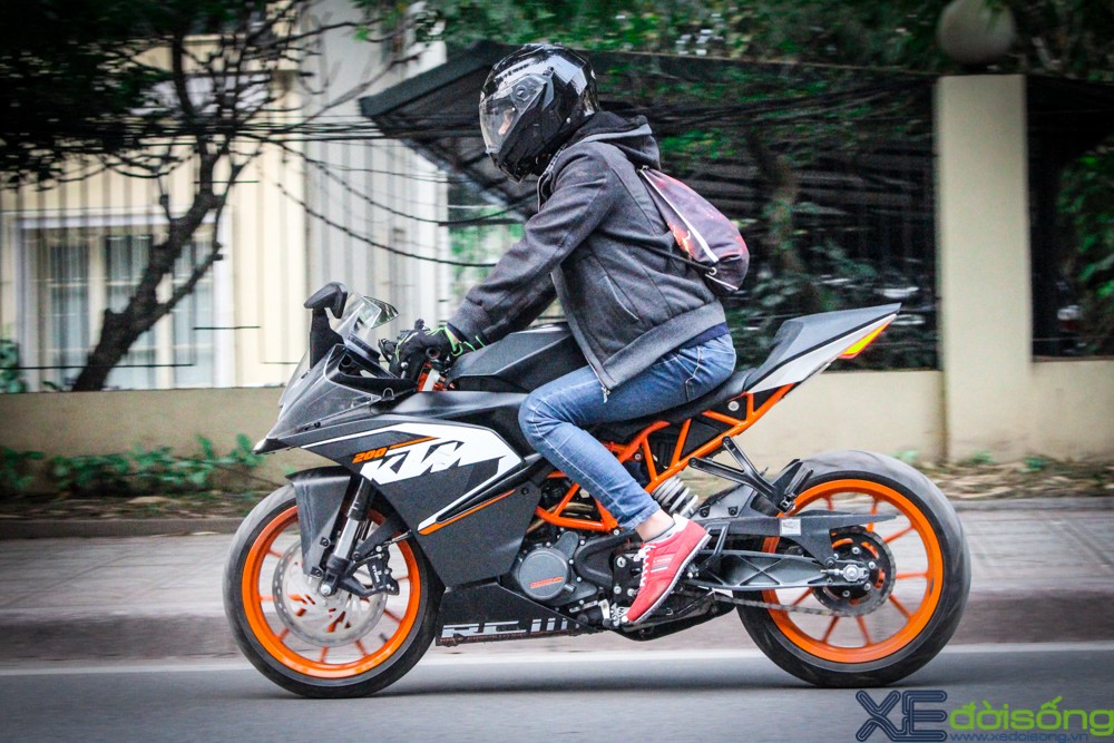 Soi môtô giá rẻ KTM RC200 đầu tiên Hà Nội ảnh 1