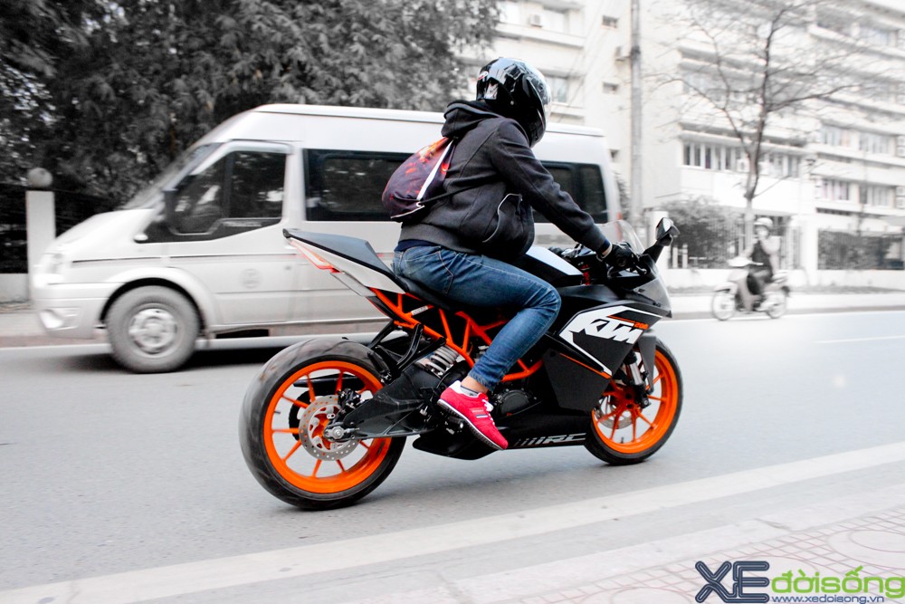 Soi môtô giá rẻ KTM RC200 đầu tiên Hà Nội ảnh 2