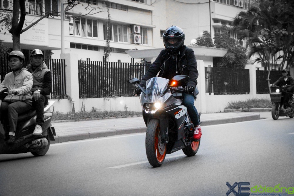 Soi môtô giá rẻ KTM RC200 đầu tiên Hà Nội ảnh 3