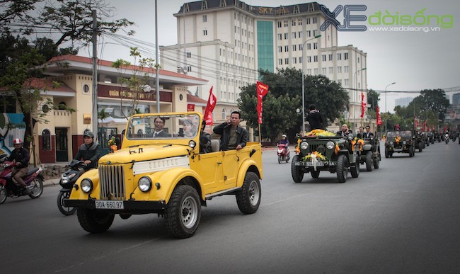 Đoàn đưa dâu hoành tráng gần 20 xe Jeep ở Hà Nội ảnh 1