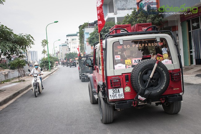 Đoàn đưa dâu hoành tráng gần 20 xe Jeep ở Hà Nội ảnh 6